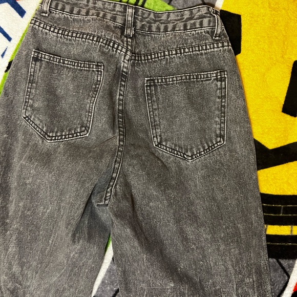 Distressed Rip Jeans - Picture 2 of 3